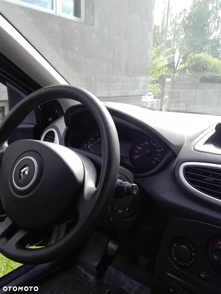 Renault Clio - 9