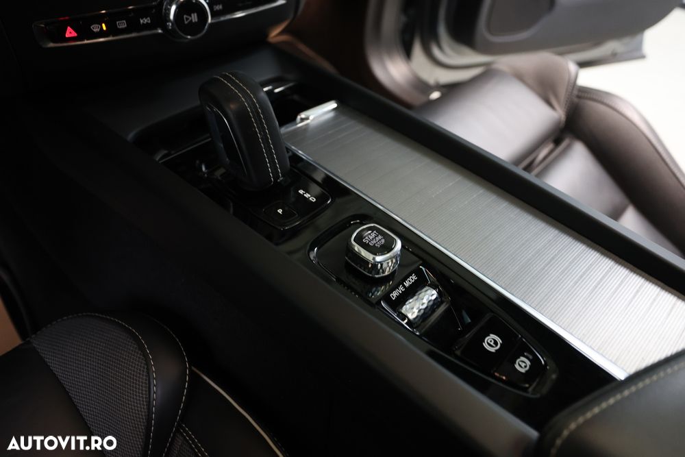 Volvo XC 60 T6 AWD Recharge Geartronic RDesign - 13