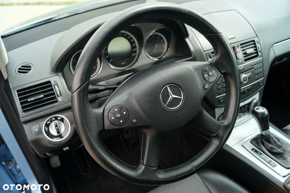 Mercedes-Benz Klasa C 180 CGI Automatik BlueEFFICIENCY Avantgarde - 25