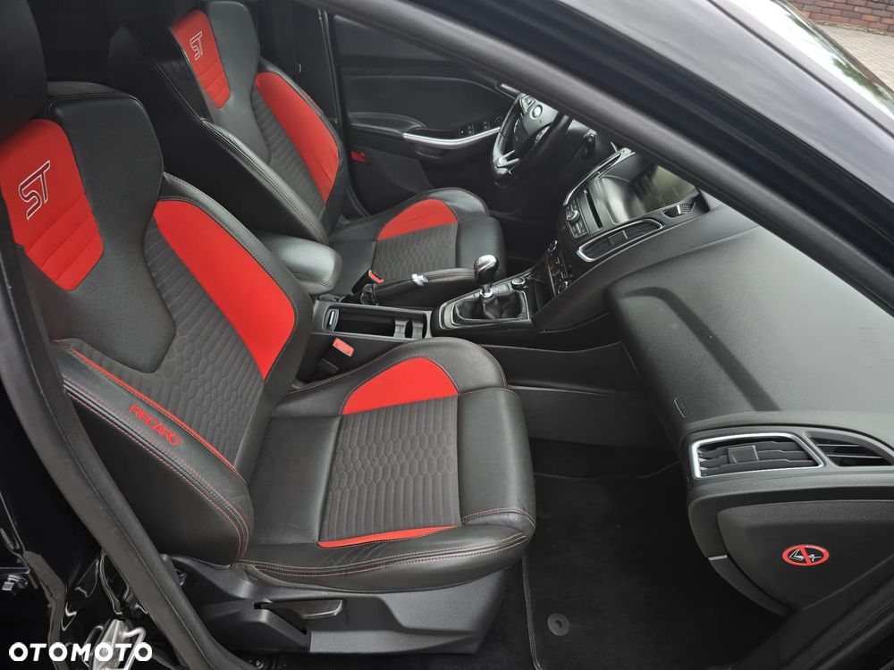Ford Focus 2.0 EcoBoost ST mit Leder-Exclusiv-Paket - 21