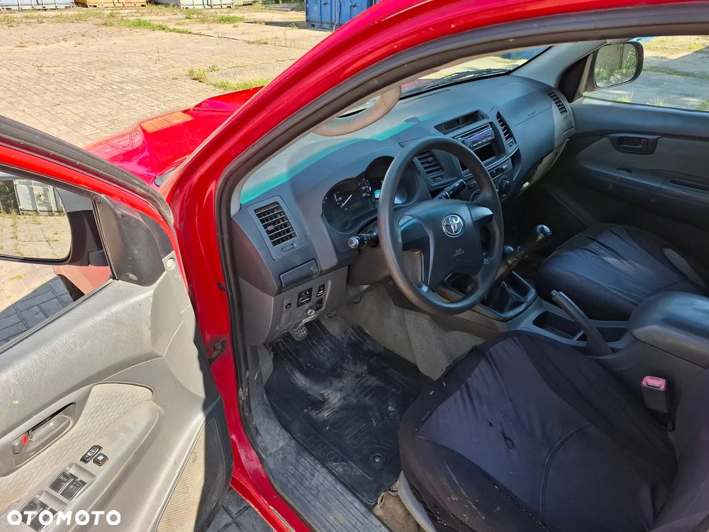 Toyota Hilux 2.5 D-4D Active - 11