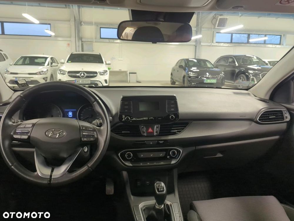 Hyundai i30 1.5 DPI Classic + - 7