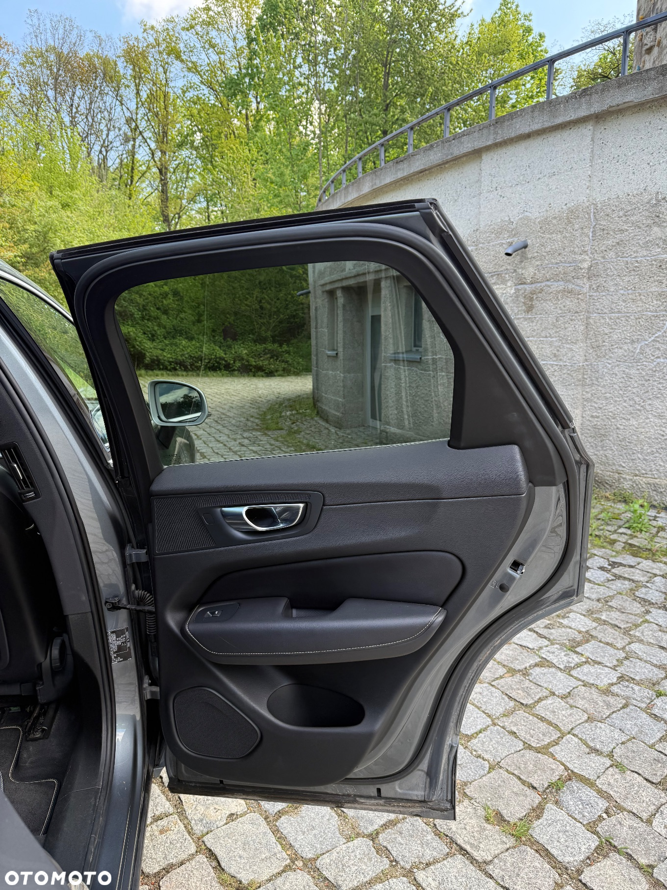 Volvo XC 60 D4 AWD R-Design - 26