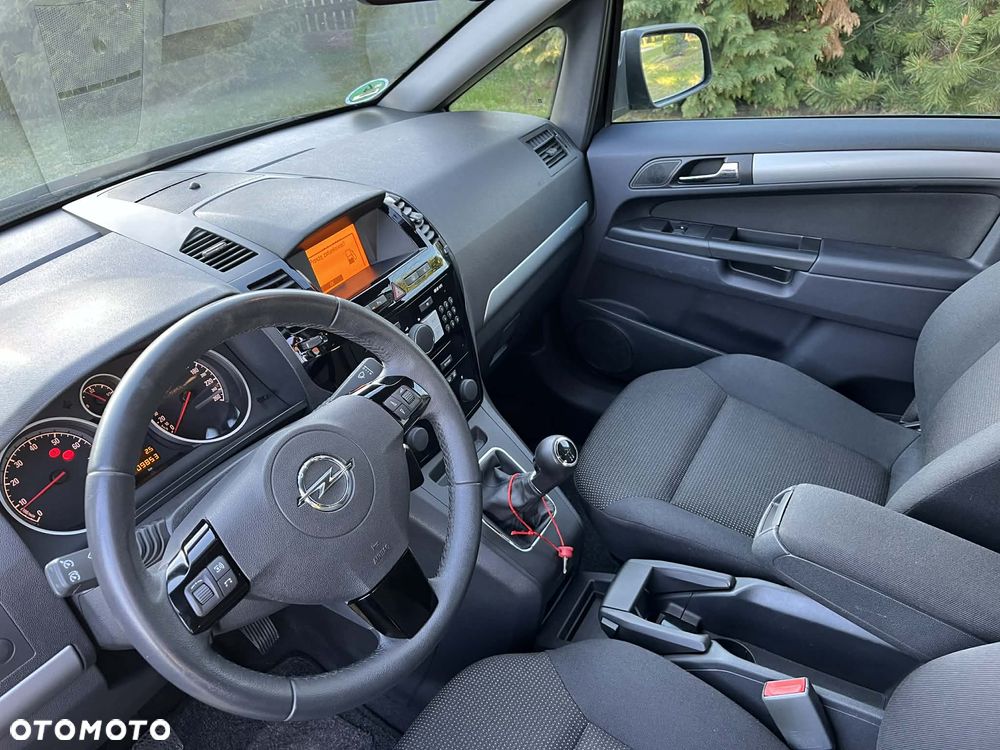 Opel Zafira 1.8 Cosmo - 36