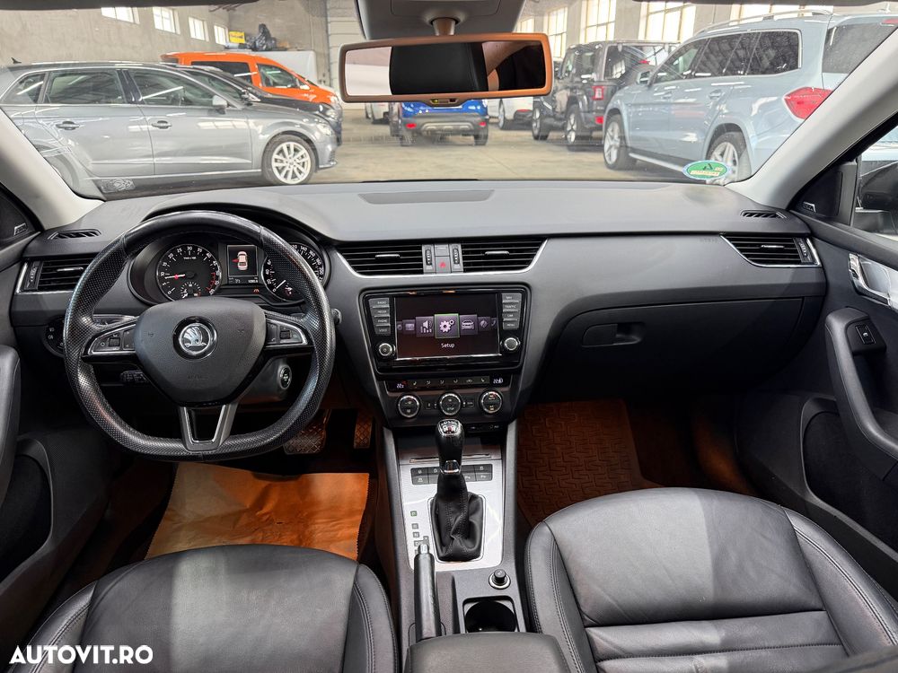 Skoda Octavia 2.0 TDI DSG 4X4 RS - 23