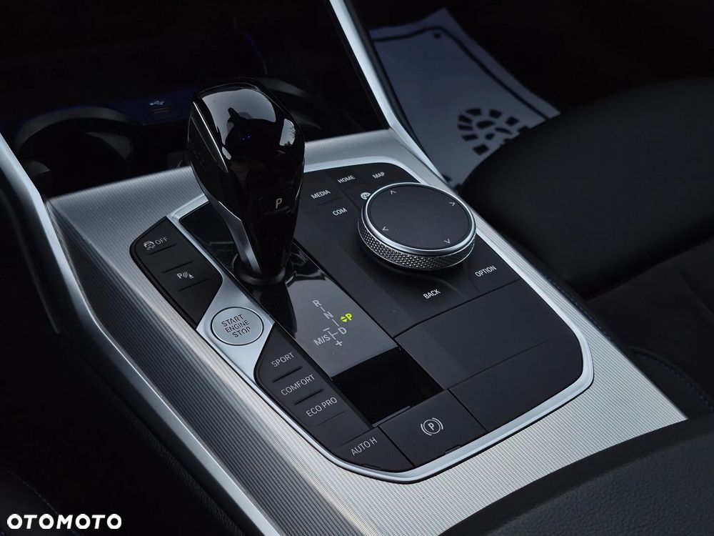 BMW Seria 3 320d mHEV - 21