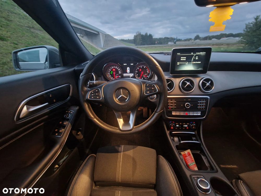 Mercedes-Benz CLA 200 7G-DCT AMG Line - 33