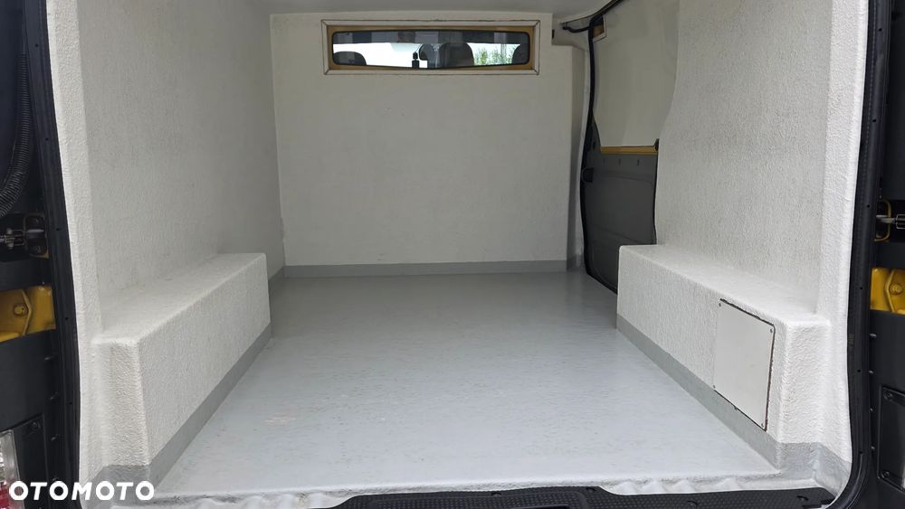 Renault Trafic - 16