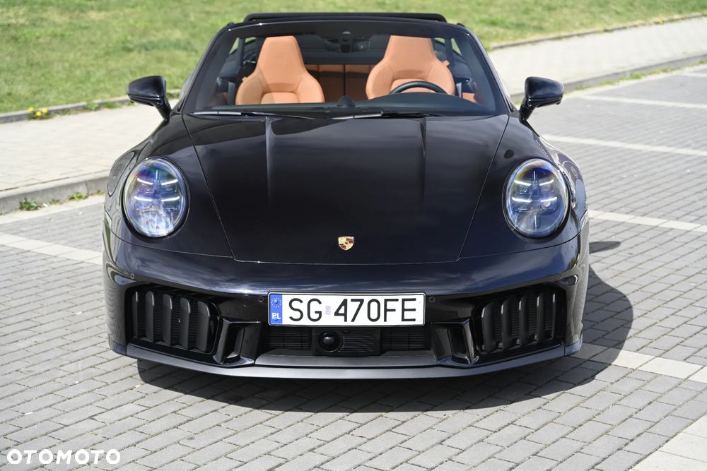 Porsche 911 Carrera 4 GTS - 10