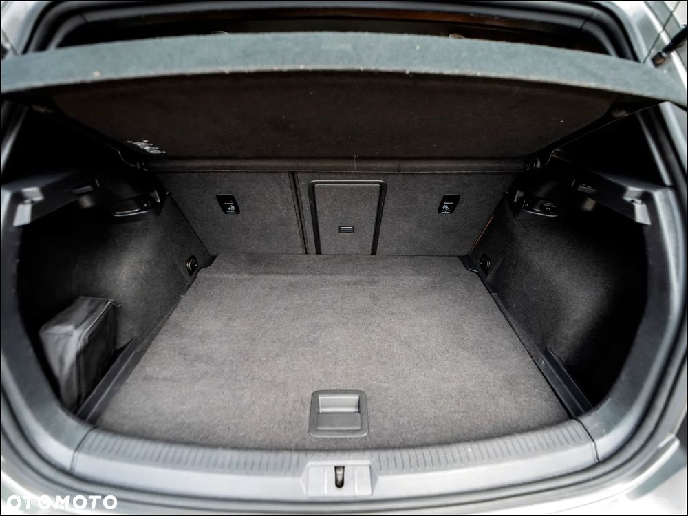 Volkswagen Golf - 37