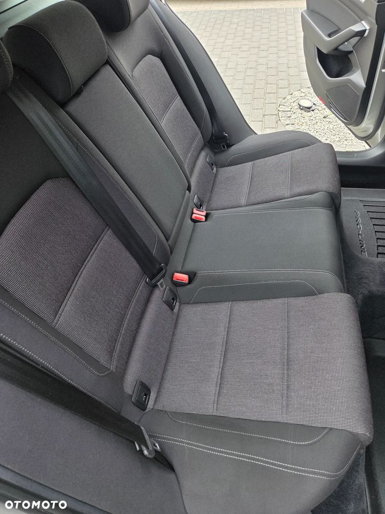Volkswagen Passat - 13