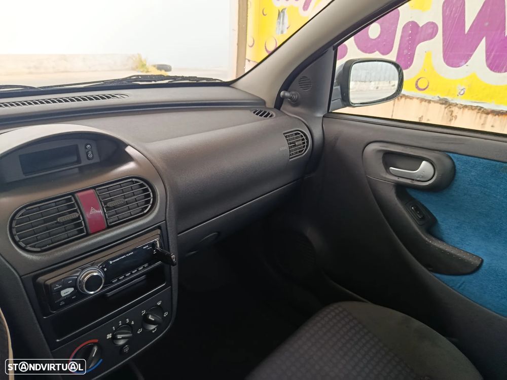 Opel Corsa 1.2 16V Confort - 4