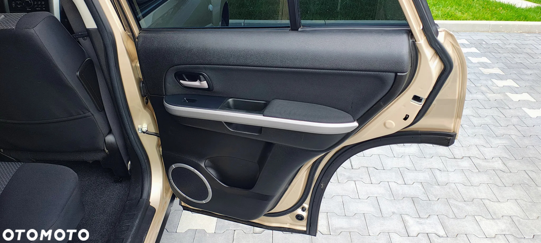Suzuki Grand Vitara 2.0 Comfort + - 16