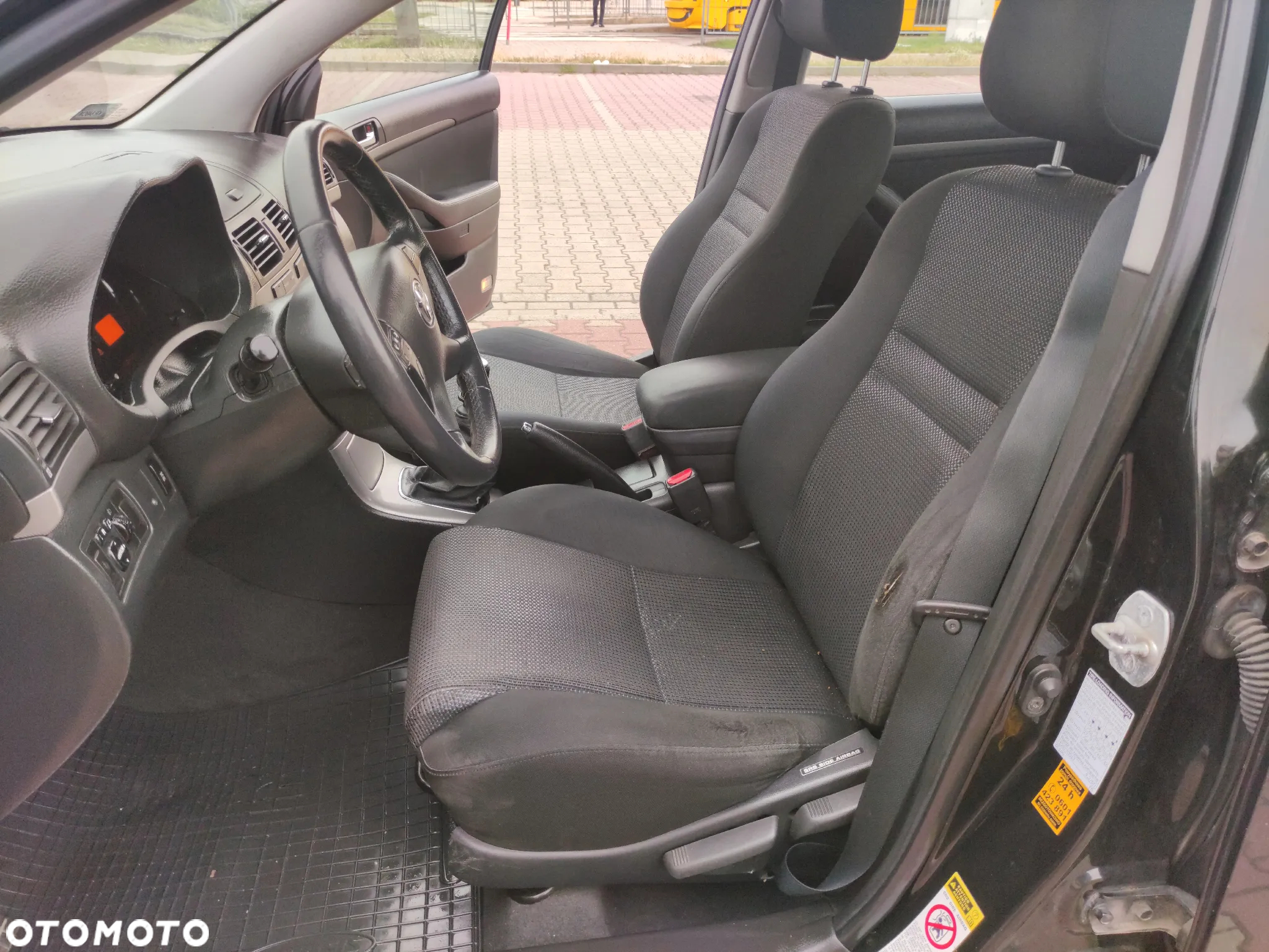 Toyota Avensis 2.0 D-4D Sol - 11