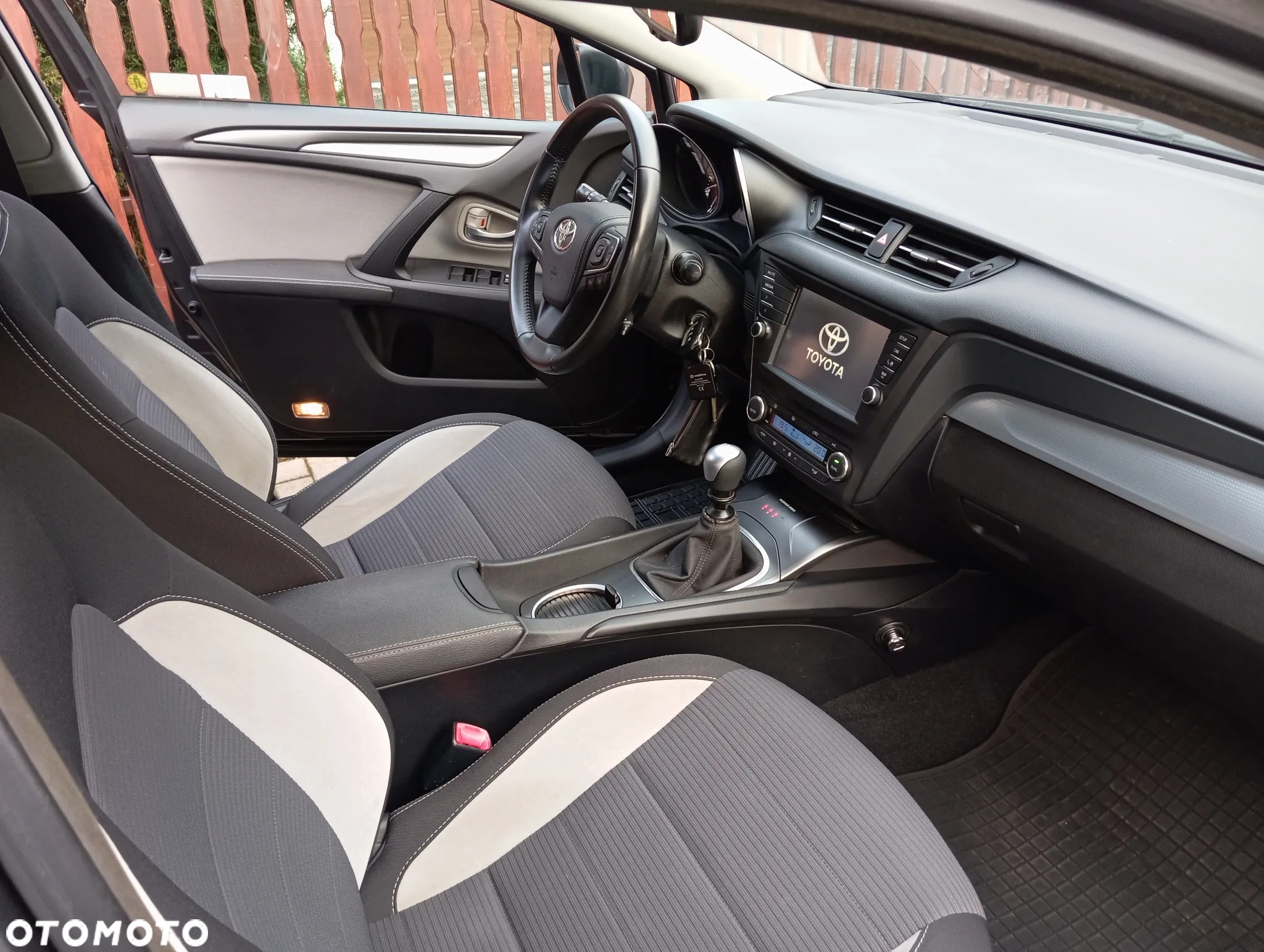 Toyota Avensis 1.8 Prestige - 22