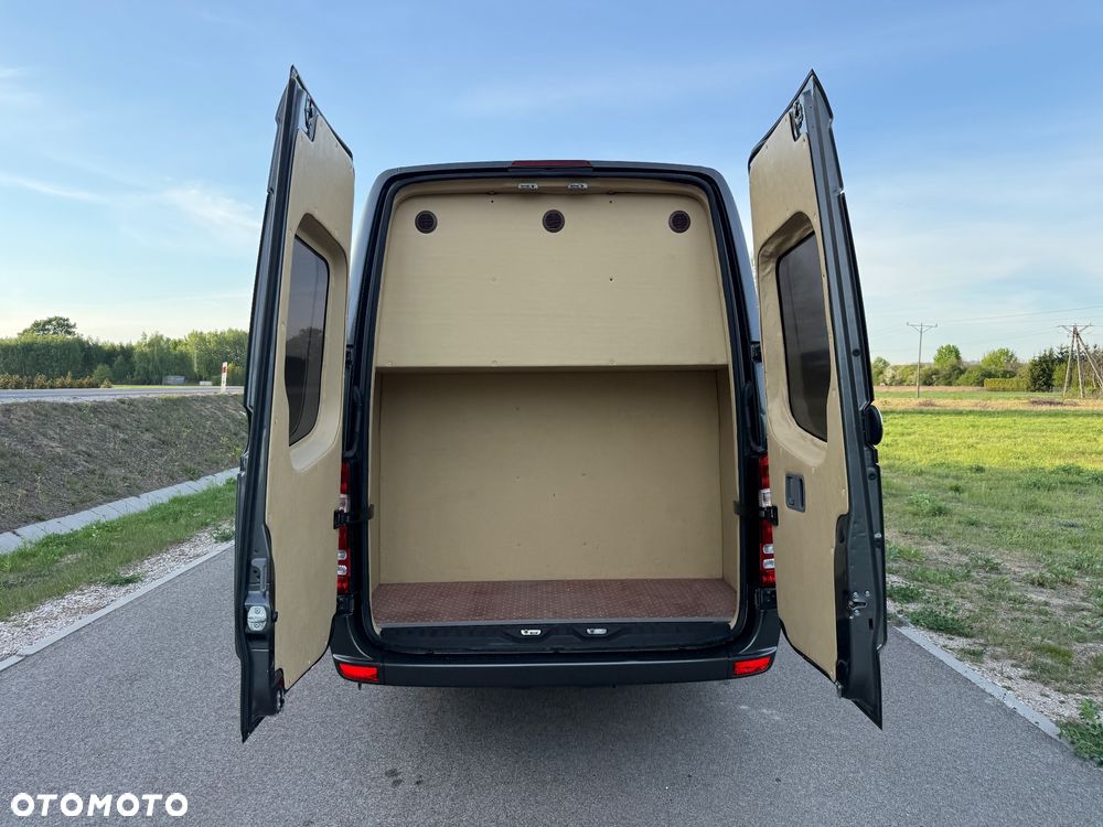 Mercedes-Benz Sprinter - 33