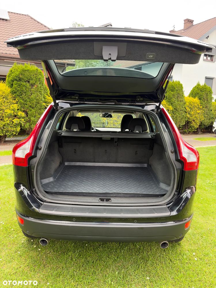 Volvo XC 60 D5 AWD Momentum - 9