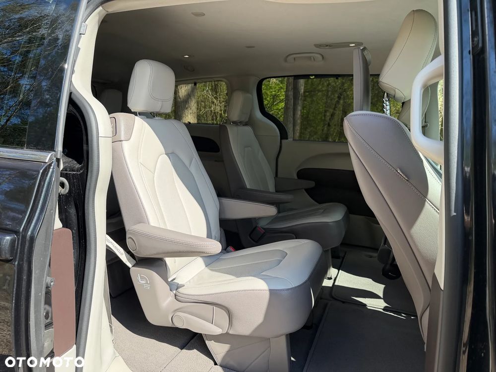 Chrysler Pacifica - 13