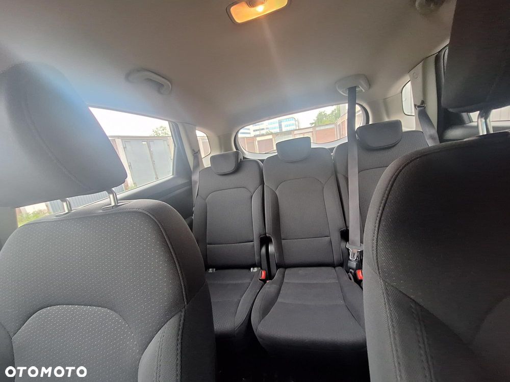 Kia Carens - 10