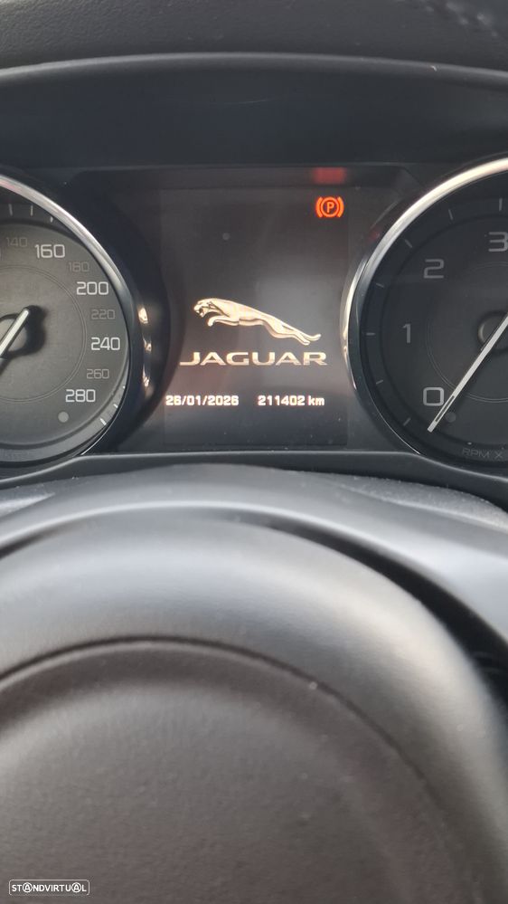 Jaguar XE E-Performance Prestige - 12