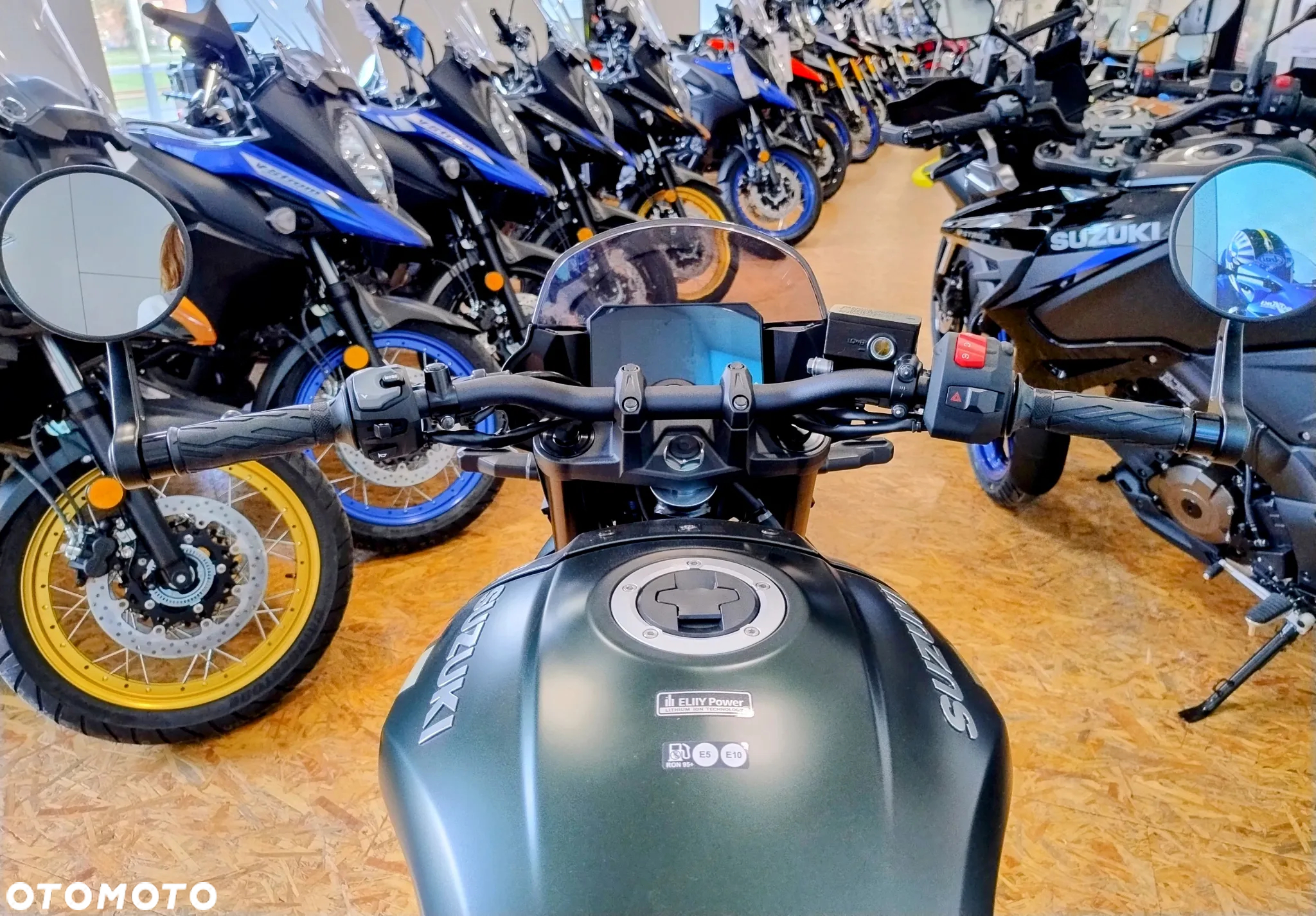Suzuki GSX - 6