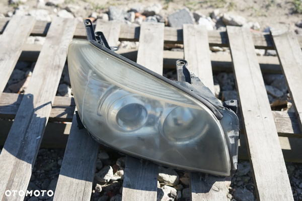 Lampa przód przednia prawa Toyota RAV4 III Anglik