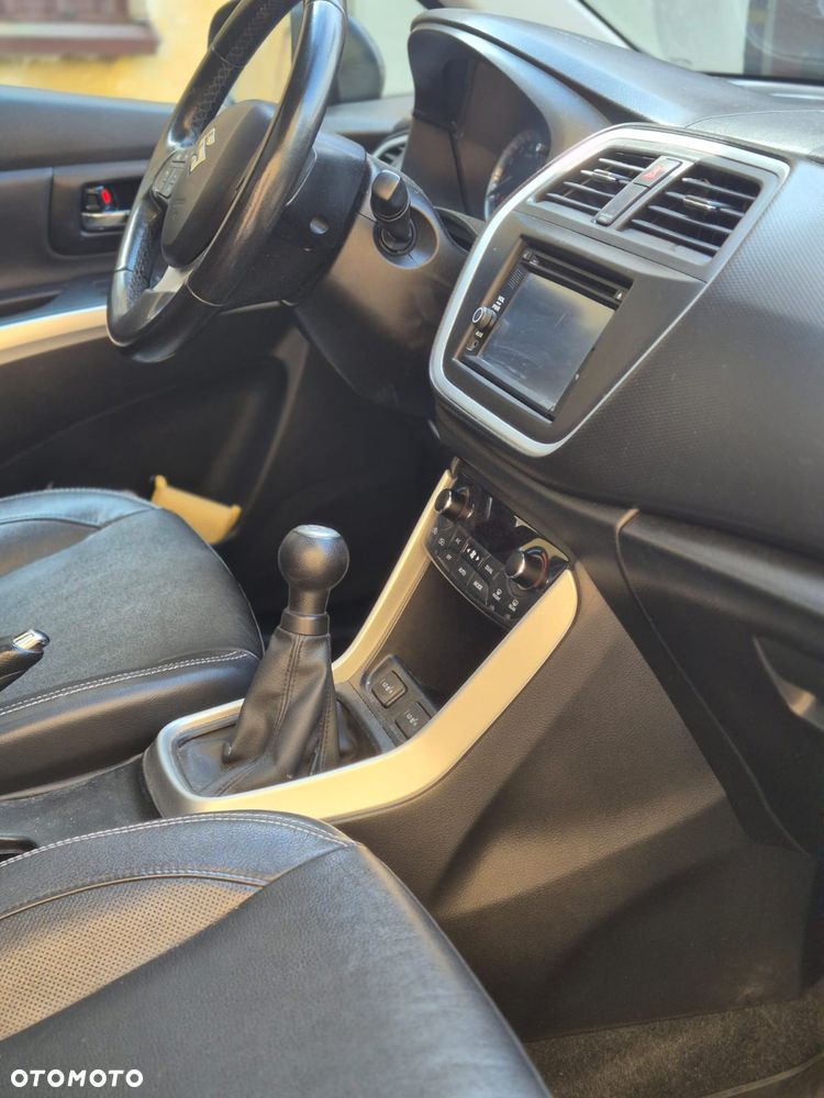 Suzuki SX4 1.6 Comfort Plus - 12