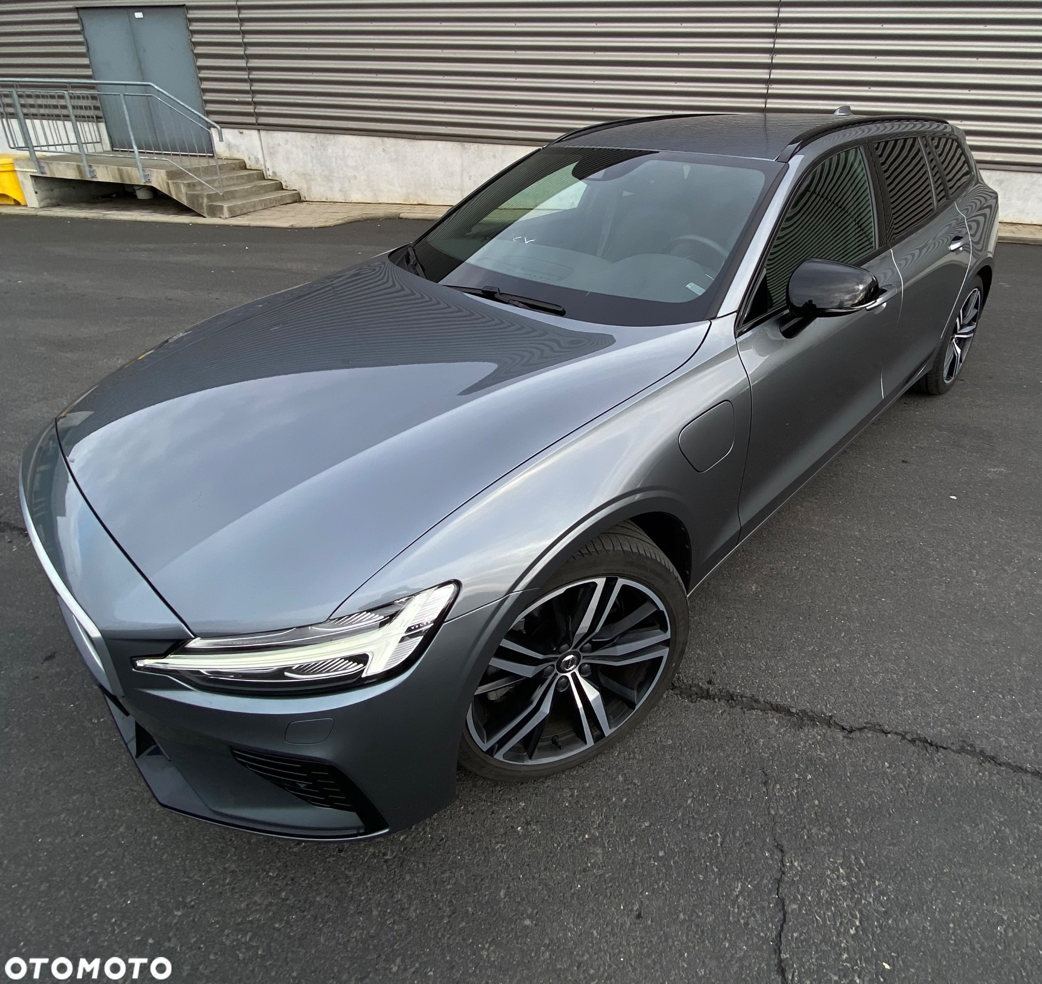 Volvo V60 T8 AWD Plug-In Hybrid R-Design - 8