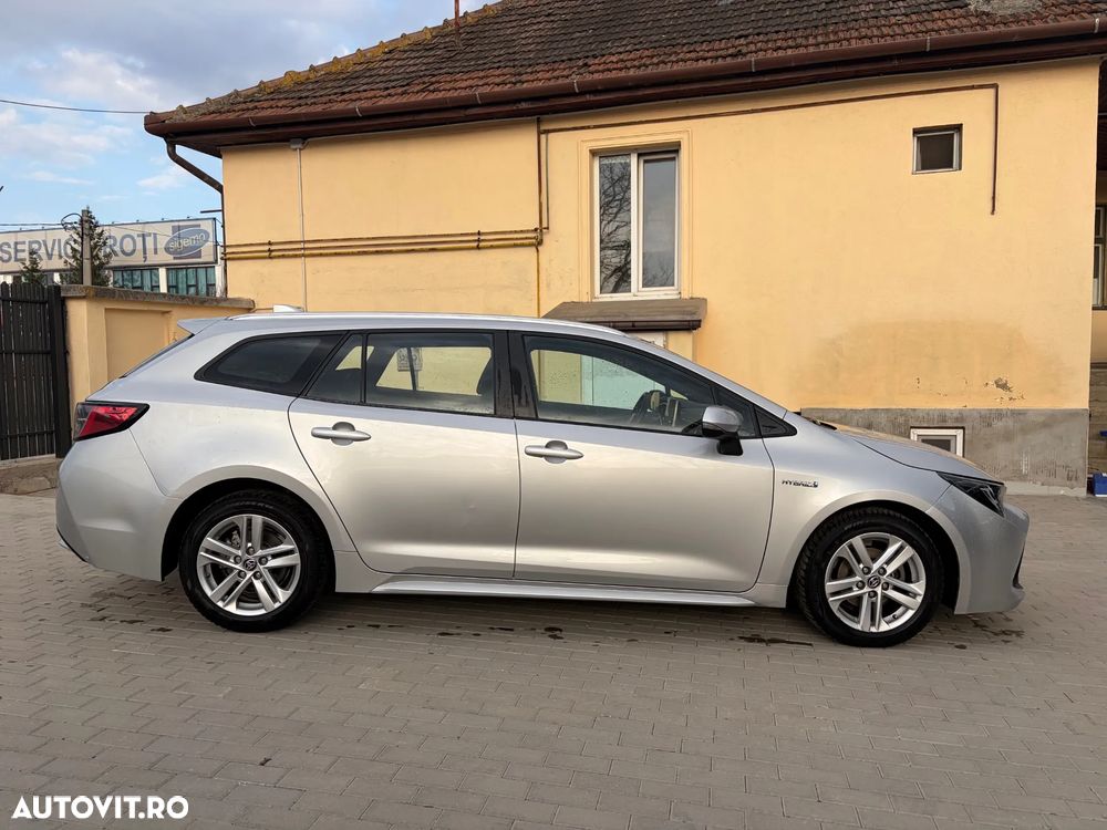 Toyota Corolla 1.8 HSD Business - 18