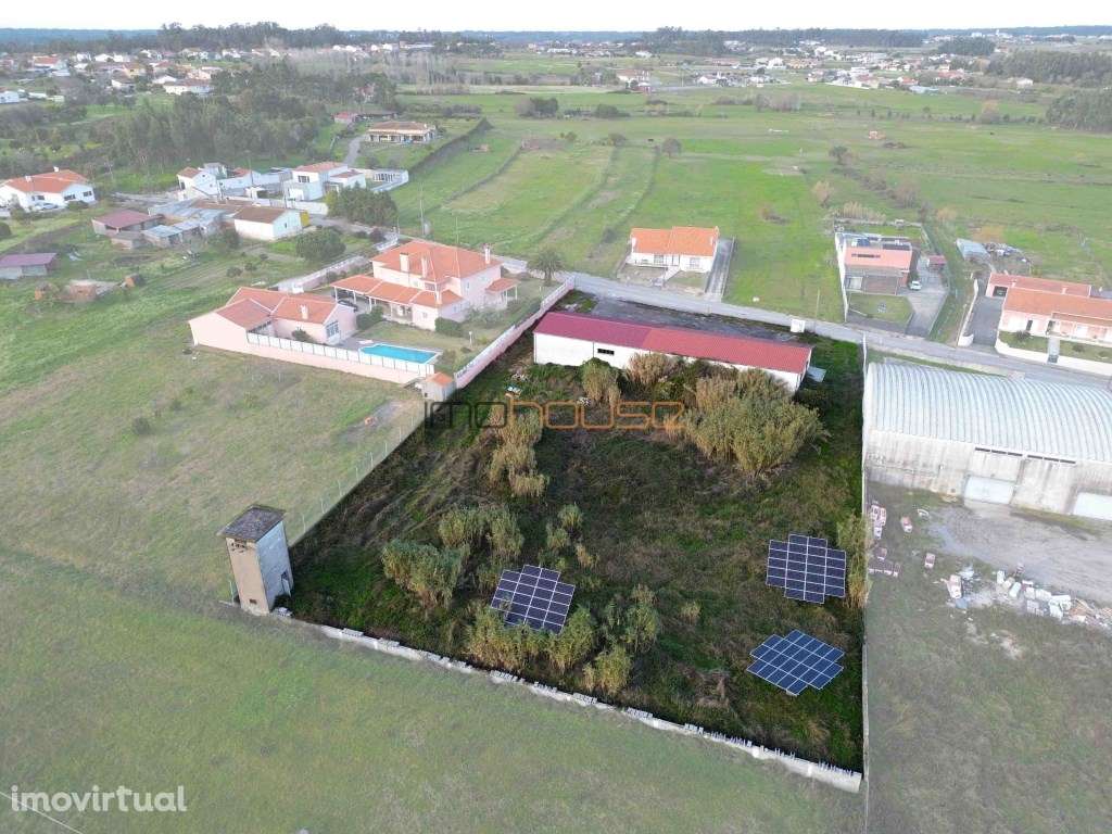 Armazém com logradouro e parque de estacionamento - Grande imagem: 2/9