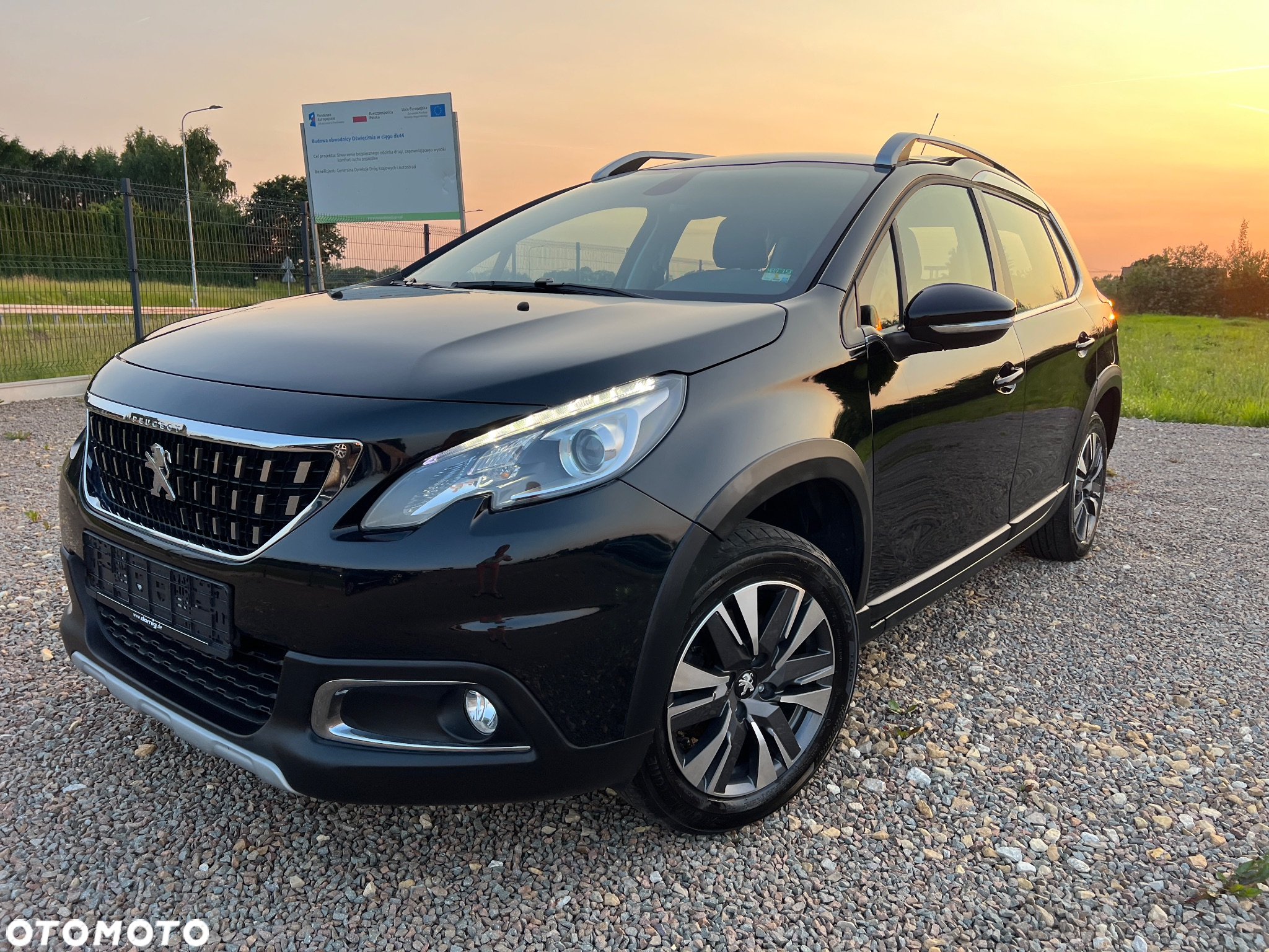 Peugeot 2008 1.2 Pure Tech Allure S&S - 4