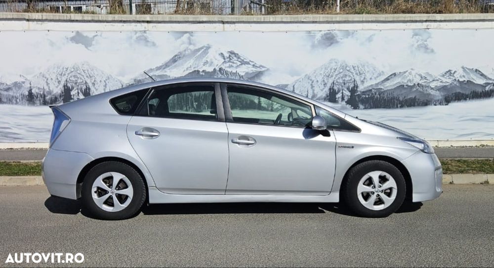 Toyota Prius - 3