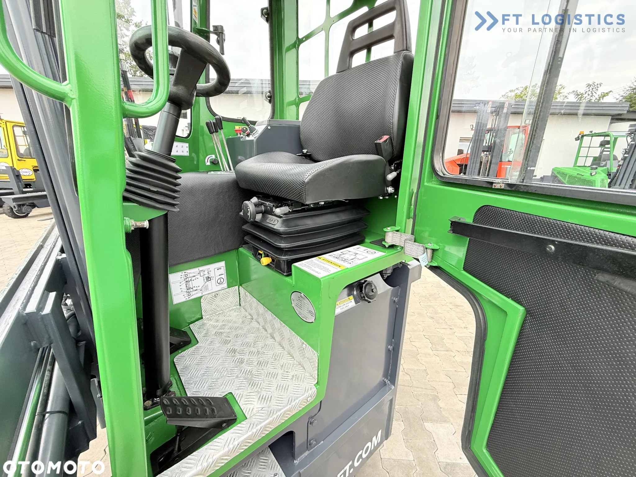 Combilift C3000 / DIESEL / DUPLEX - 4000MM / SZEROKI POZYCJONER WIDEŁ 2700MM / PEŁNA OGRZEWANA KABINA / JEDYNIE 6905H/ STAN - JAK NOWY! - 16