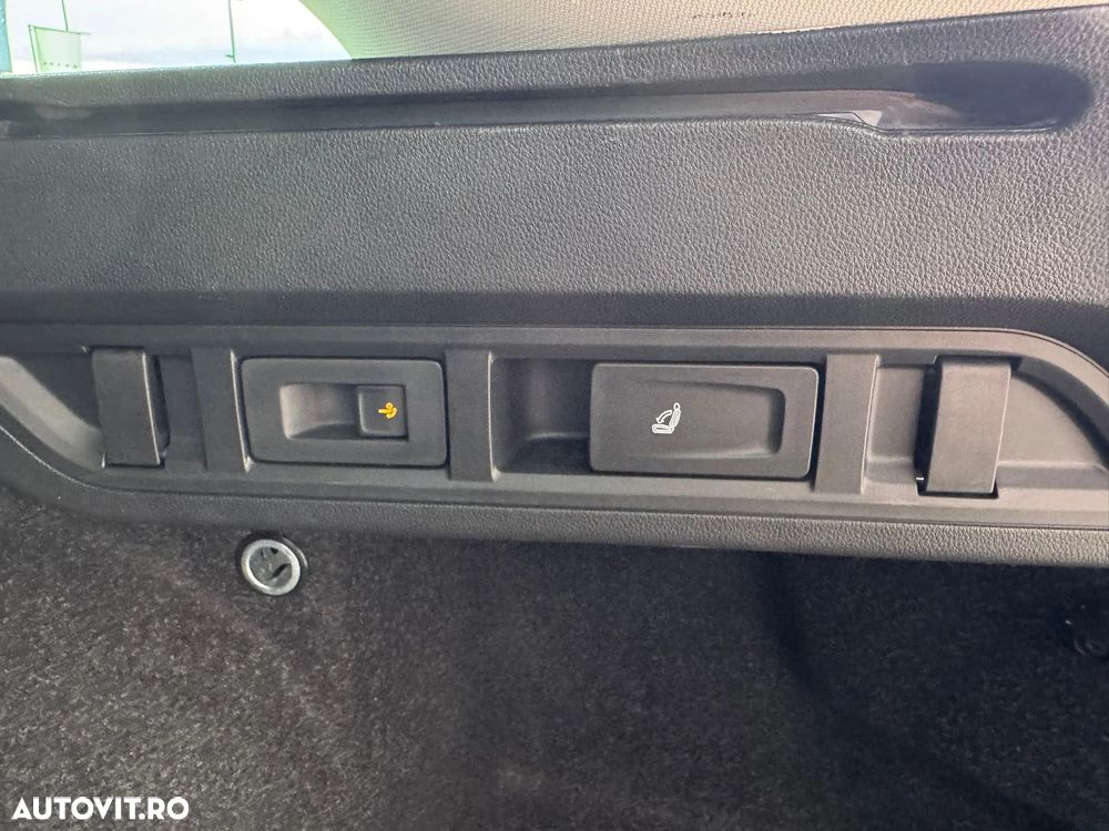 Skoda Octavia Combi 2.0 TDI DSG Style - 35