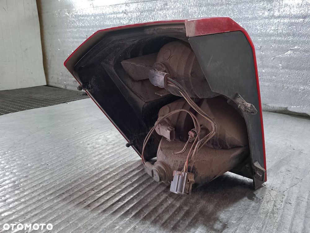 LAMPA TYLNA PRAWA DODGE CALIBER 320078B  05303752A  05303880A - 5
