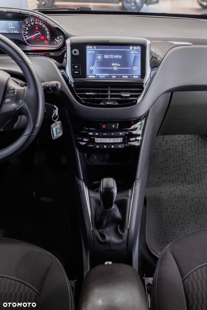 Peugeot 208 1.2 PureTech GPF Signature S&S - 29