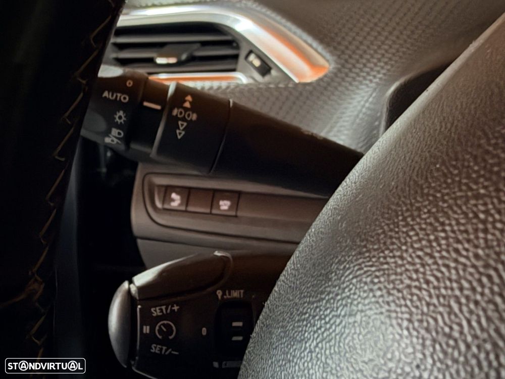 Peugeot 208 1.2 PureTech Allure - 15