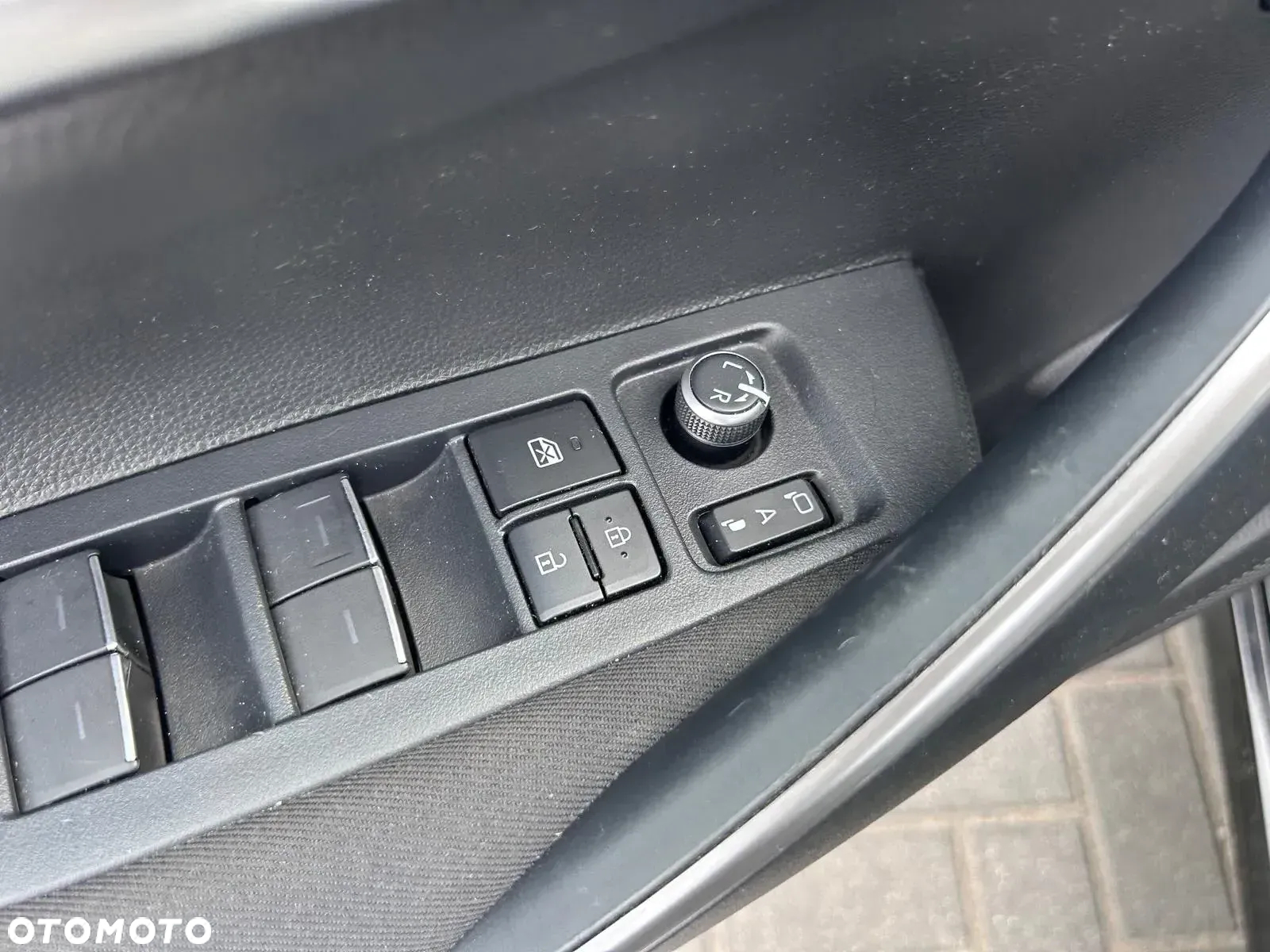 Toyota Corolla 1.8 Hybrid Comfort - 12