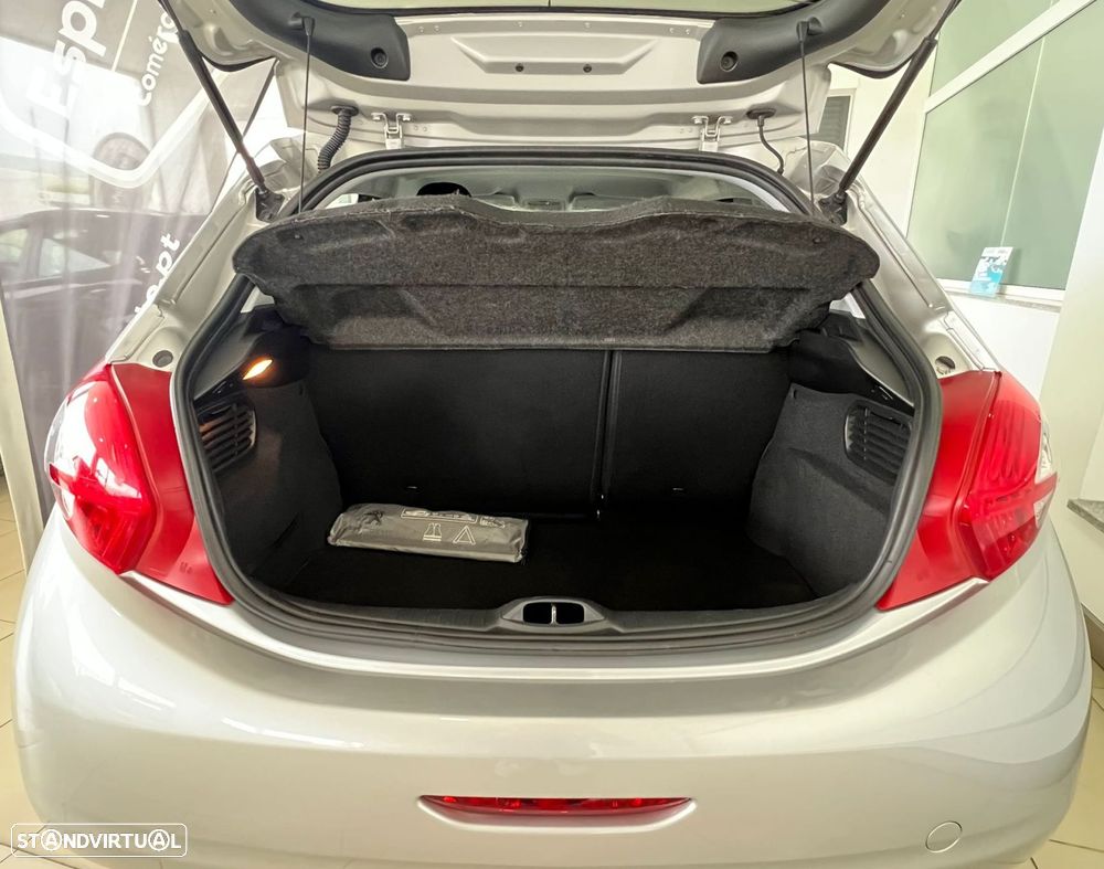 Peugeot 208 1.2 VTi SE Style - 11