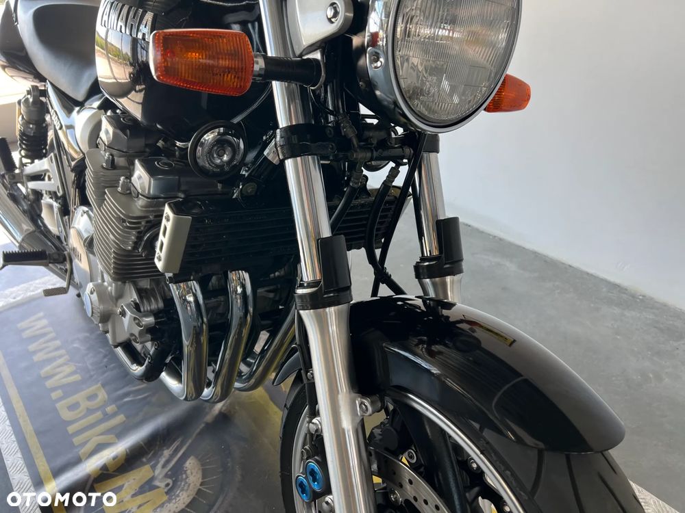 Yamaha XJR - 22
