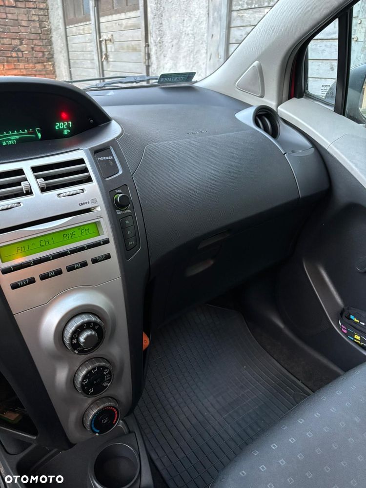 Toyota Yaris - 17