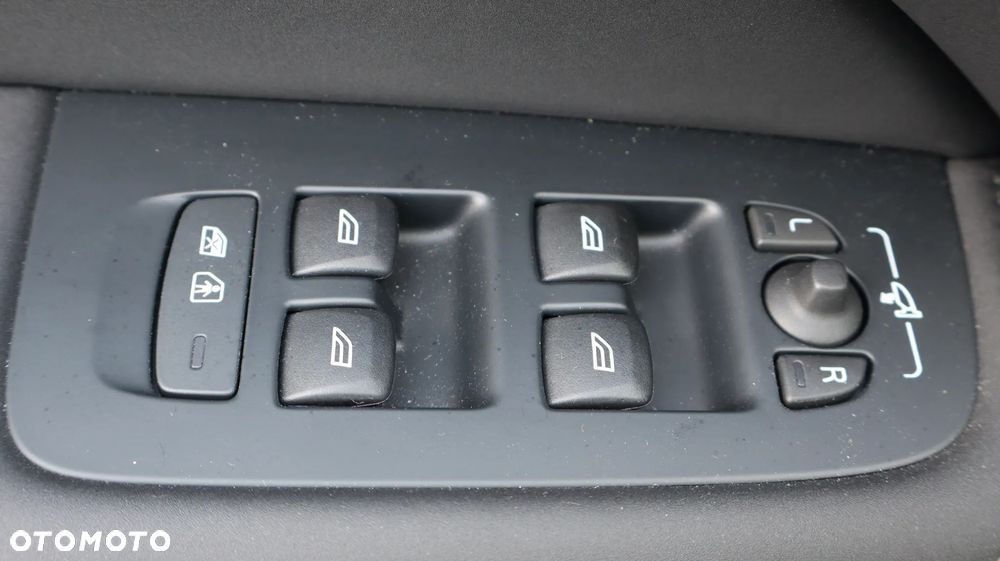 Volvo XC 60 B5 B AWD Ultra Dark - 19