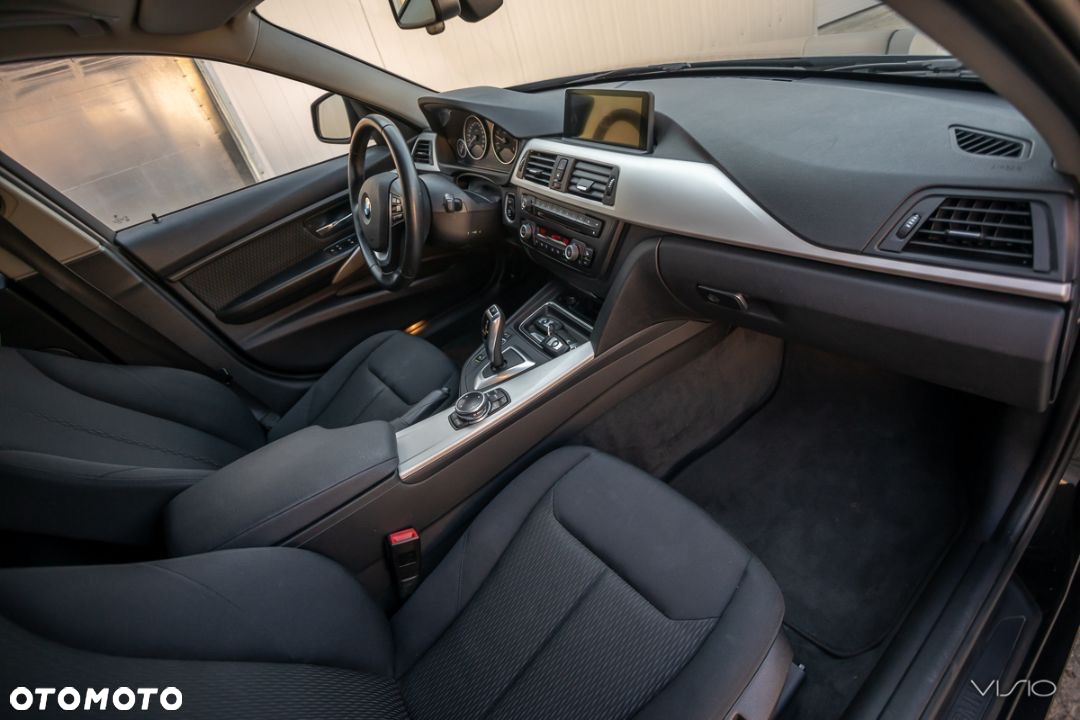 BMW Seria 3 318d DPF Touring Edition Sport - 22