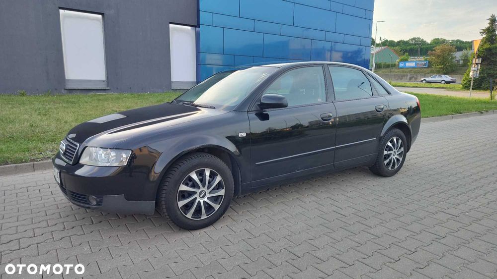 Audi A4 Limousine - 1