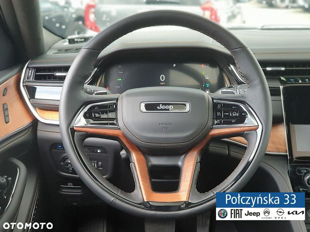 Jeep Grand Cherokee - 36