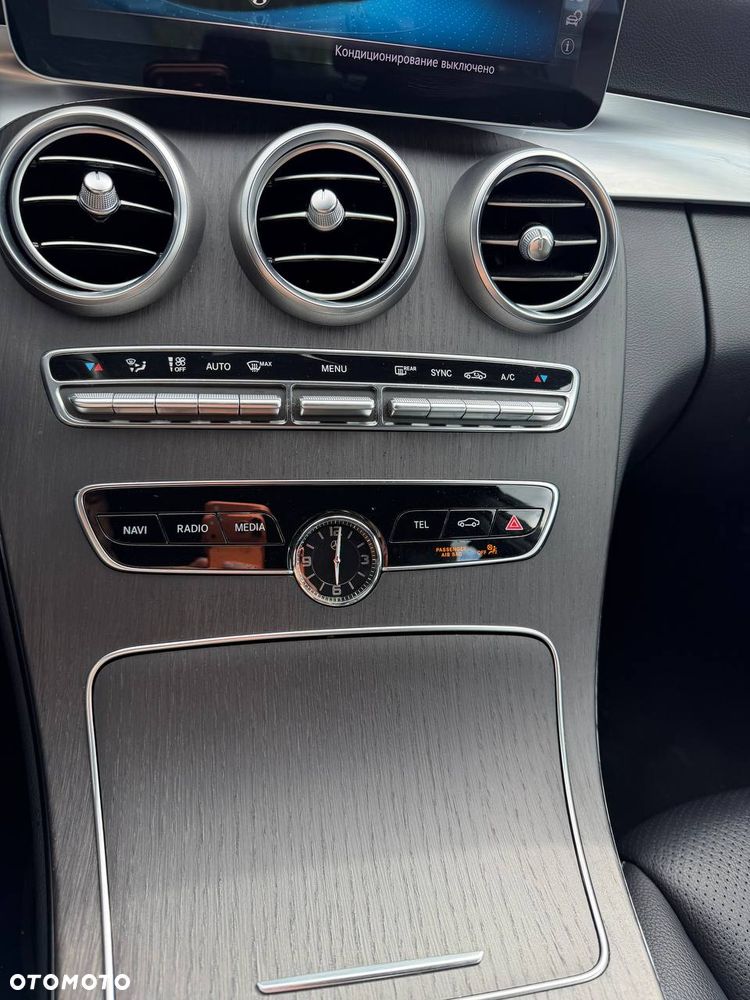Mercedes-Benz Klasa C 300 4Matic 9G-TRONIC AMG Line - 38