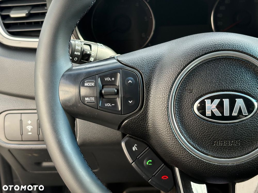 Kia Carens - 13
