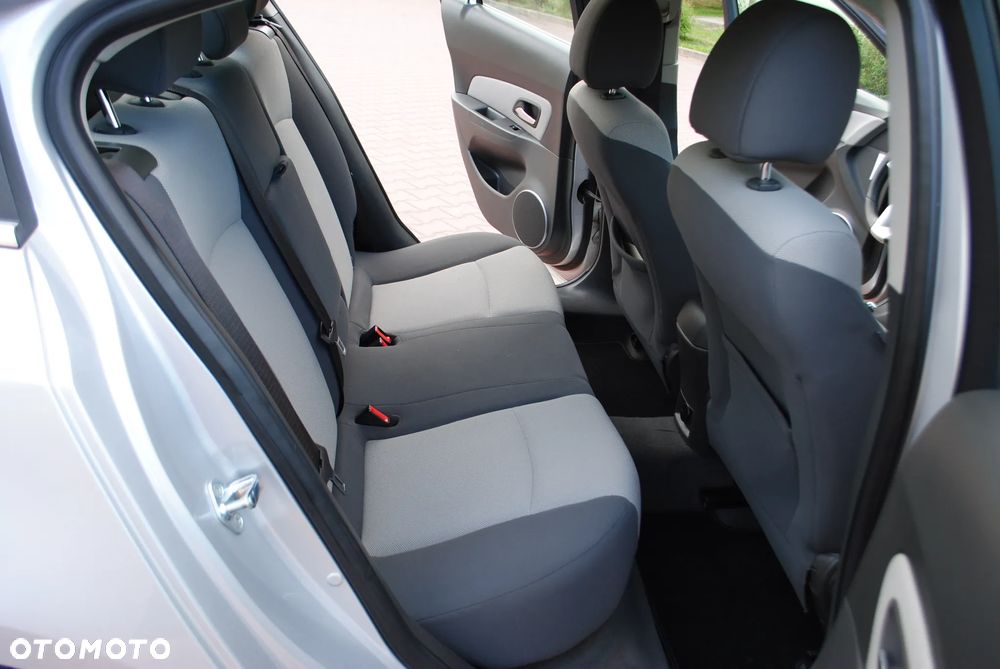 Chevrolet Cruze 1.8 LT - 12
