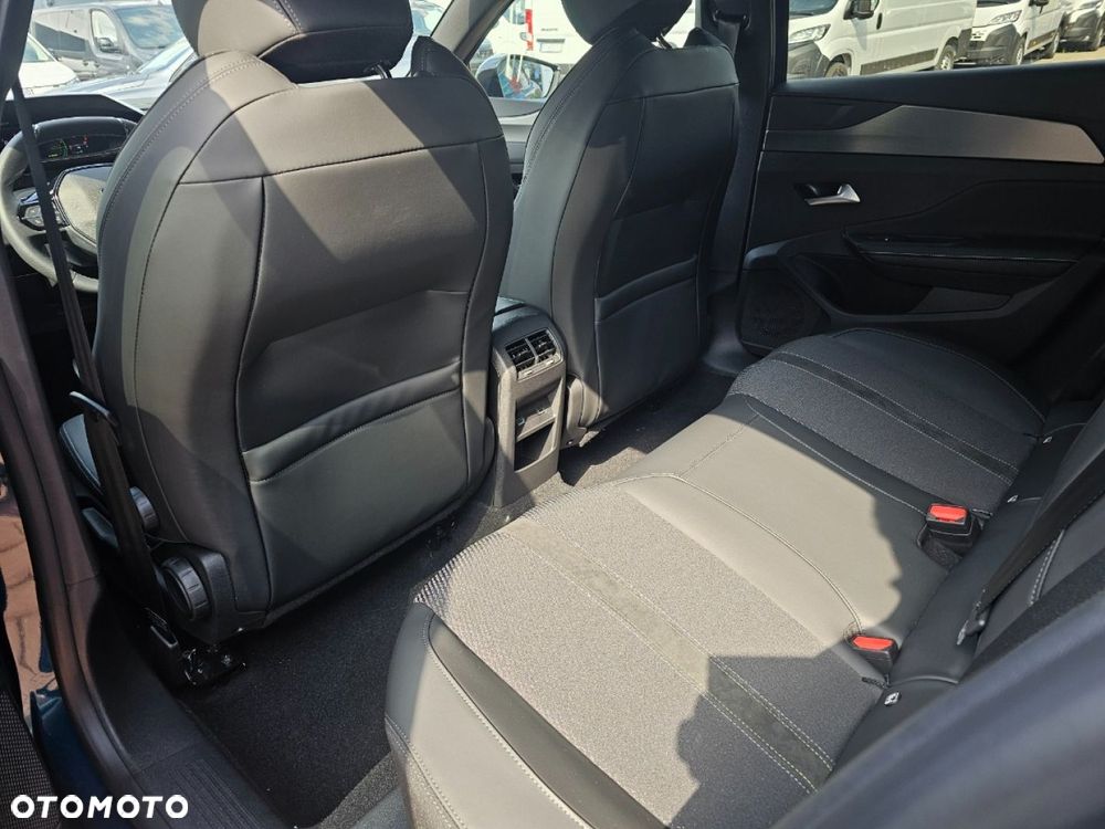 Peugeot 408 - 13