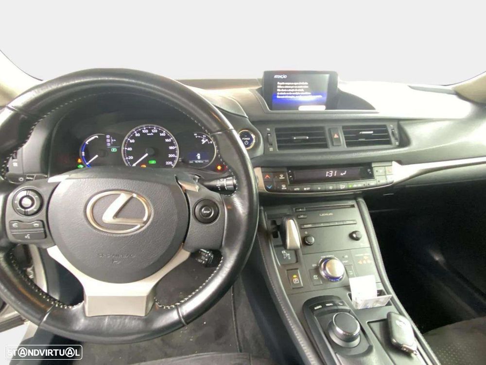 Lexus CT 200h - 10